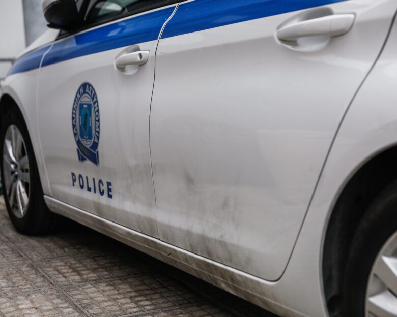 Θεσσαλονίκη: Σύλληψη 29χρονης που άφησε μόνα τα τρία ανήλικα παιδιά της
