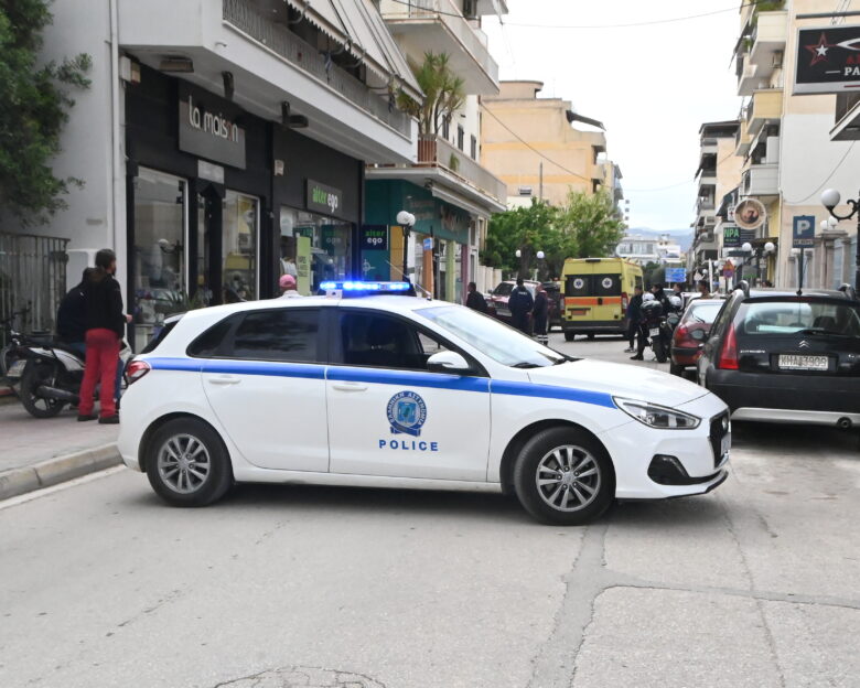 Πάτρα: Αστυνομικός χτύπησε με το αυτοκίνητο και μετά επιτέθηκε με σιδερολοστό στον αδερφό του