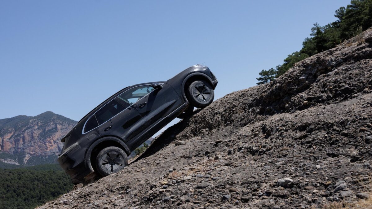 porsche-cayenne-electric-prototype-testing-2025
