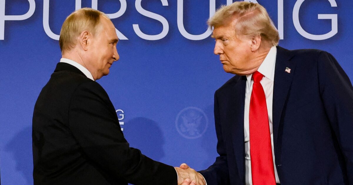 Trump warns Putin: “I am waiting for his decision, if we are unhappy, you will see things happen”