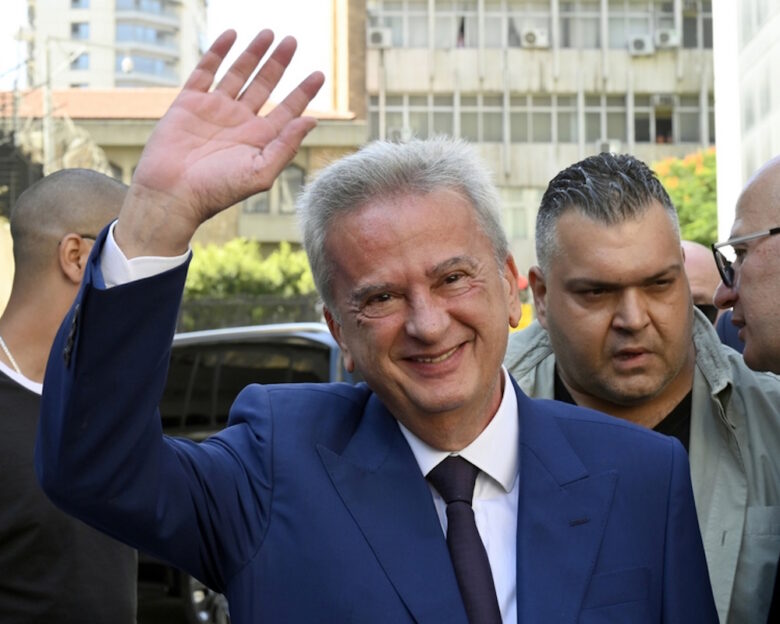 Λίβανος: Ο πρώην διοικητής της κεντρικής τράπεζας κατέβαλλε εγγύηση αποφυλάκισης άνω των 14 εκ. δολαρίων