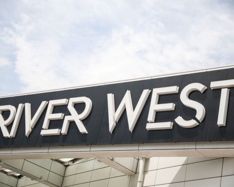 Τηλεφώνημα για βόμβα στο River West – Εκκενώνεται το εμπορικό κέντρο