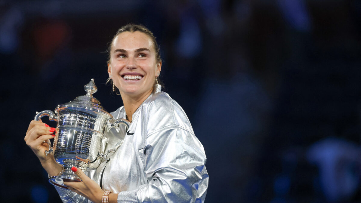 Η Αρίνα Σαμπαλένκα με το τρόπαιο του US Open