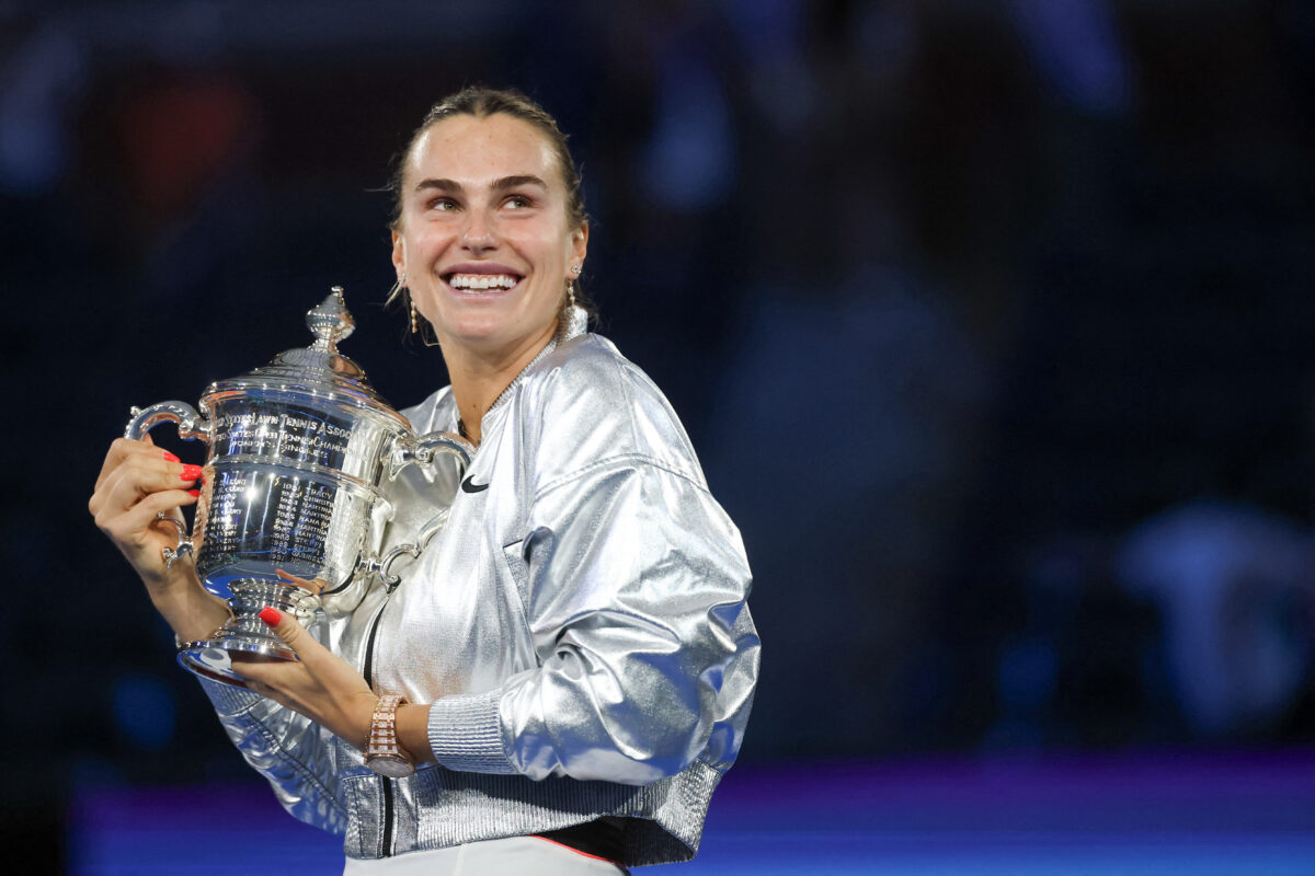 Η Αρίνα Σαμπαλένκα με το τρόπαιο του US Open