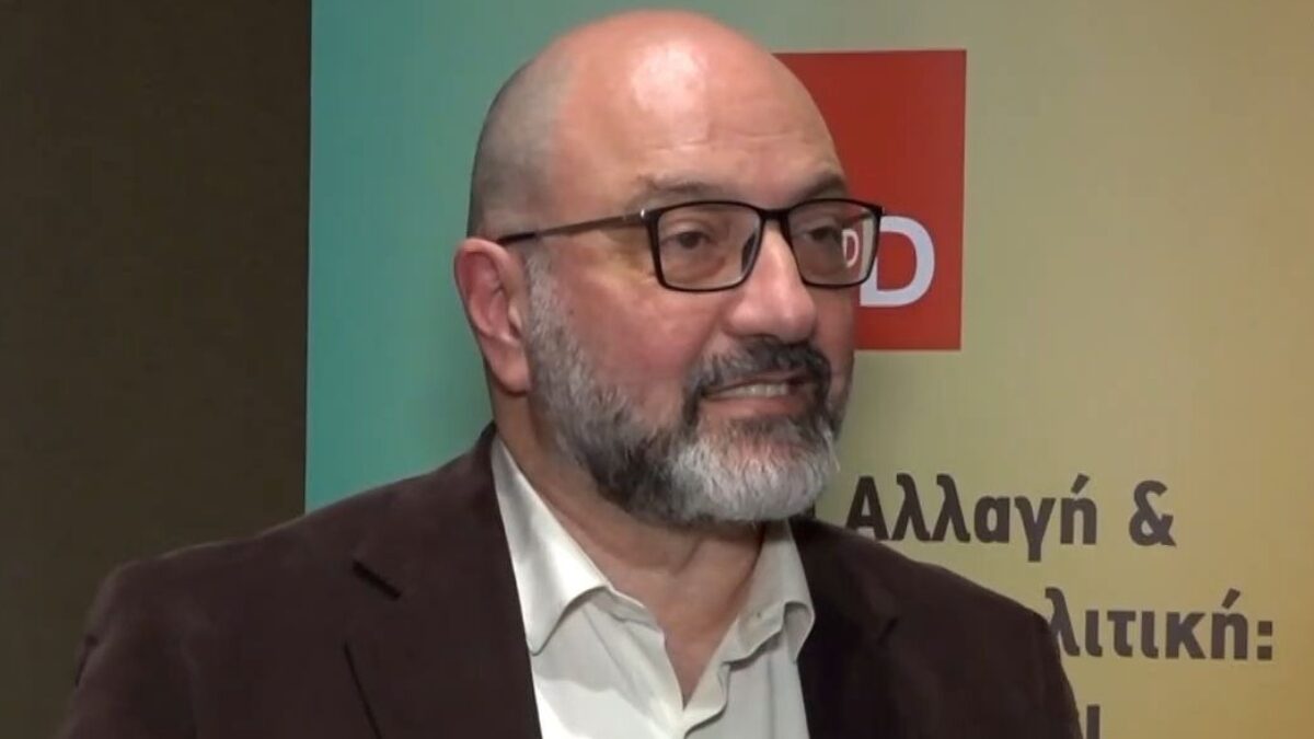 Σάκης Αρναούτογλου