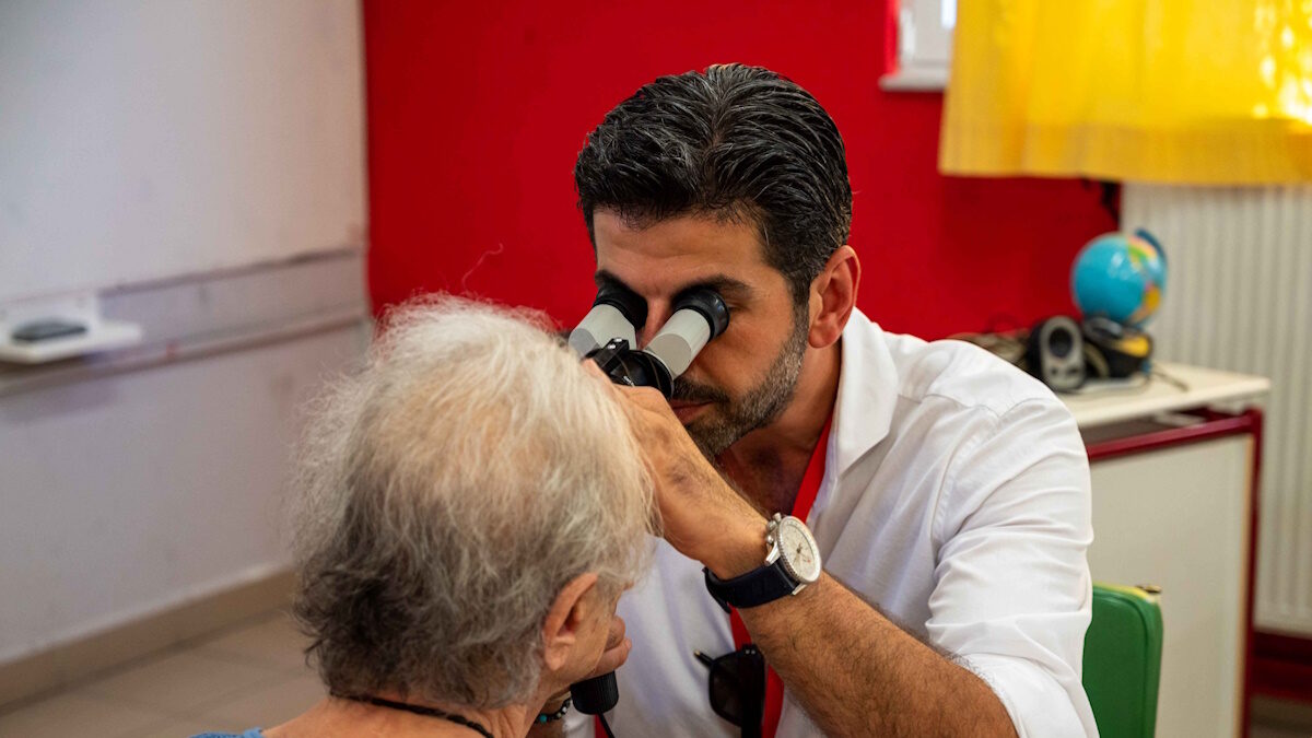 Στιγμιότυπο από οφθαλμολογική εξέταση κατά τη διάρκεια της δράσης