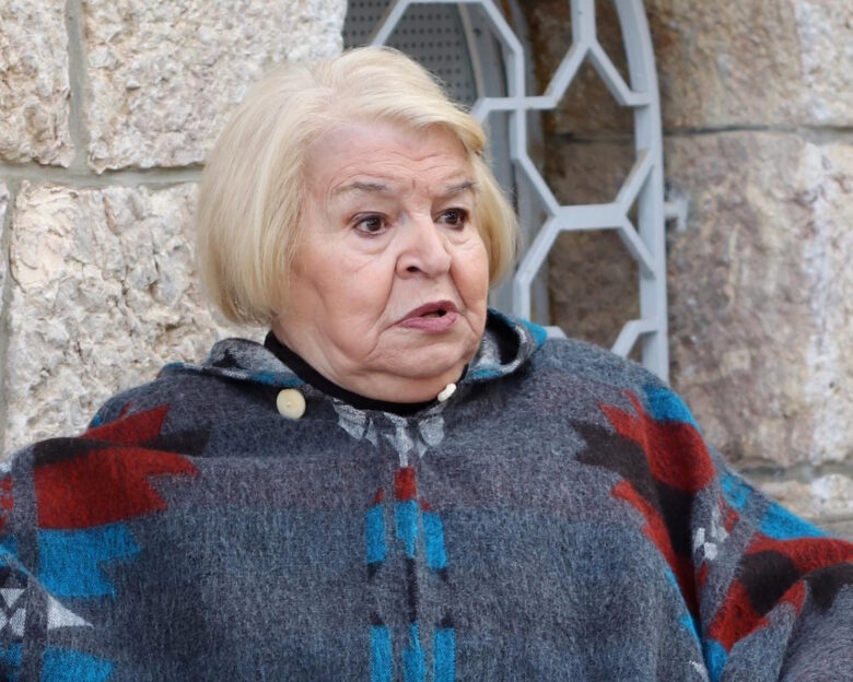 Γιάννα Σταυράκη: Μοναχός ο γιος της ηθοποιού – «Μας σταύρωσαν οι άνθρωποί μας» λέει για τις αντιδράσεις