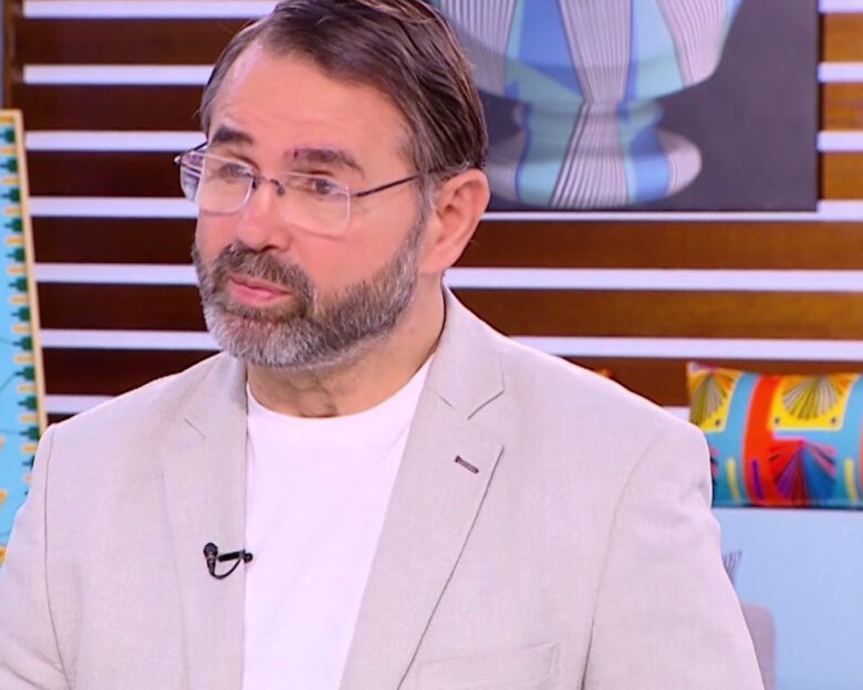 O Σταύρος Μπαλάσκας για το περιστατικό με την μπλούζα στο «Πρωινό»: «Πλάκα κάναμε, τα γουστάρω αυτά»
