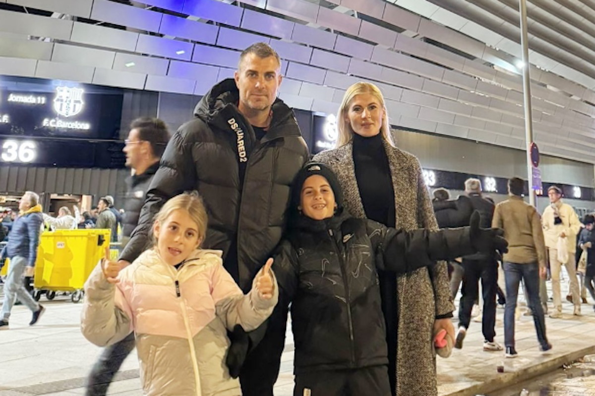 Ο Στέλιος Χανταμπάκης με την οικογένεια του