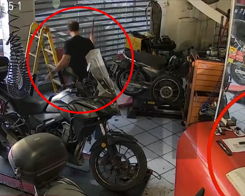 Βίντεο ντοκουμέντο με νεαρό Ρομά που κλέβει συνεργείο όσο ο ιδιοκτήτης βρίσκεται μέσα: «Ήρθαμε σε απόσταση ενός μέτρου»