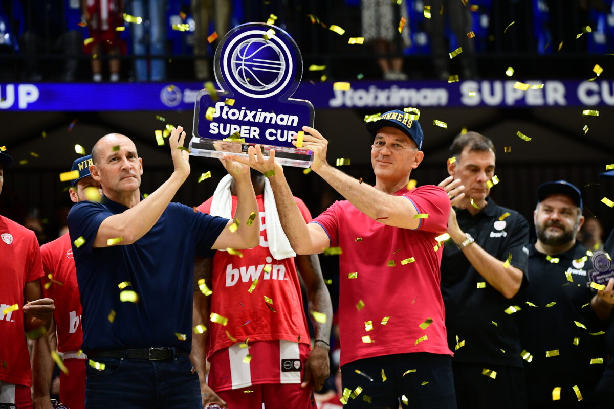Οι αδερφοί Αγγελόπουλου με το τρόπαιο του Super Cup (KLODIAN LATO