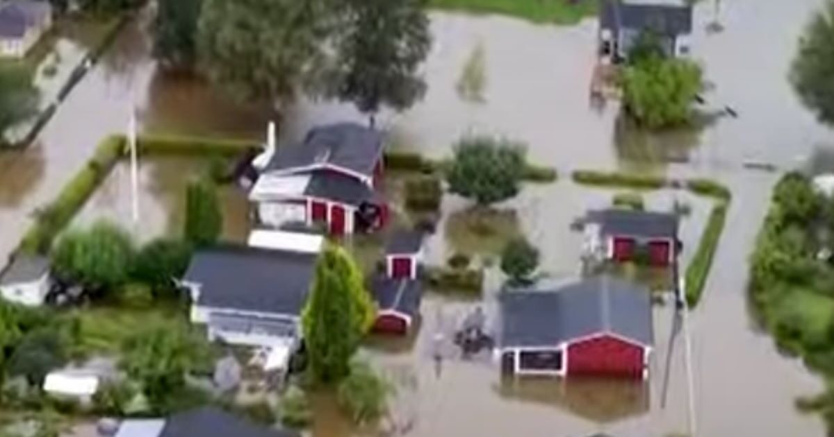 Sweden: “Rouchra” roads from heavy floods – due to bad weather, derailled train