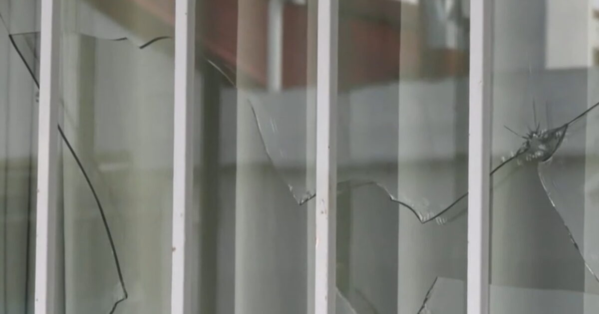 Thessaloniki: Unknown vandalized Primary School in Pefkas – even tiles
