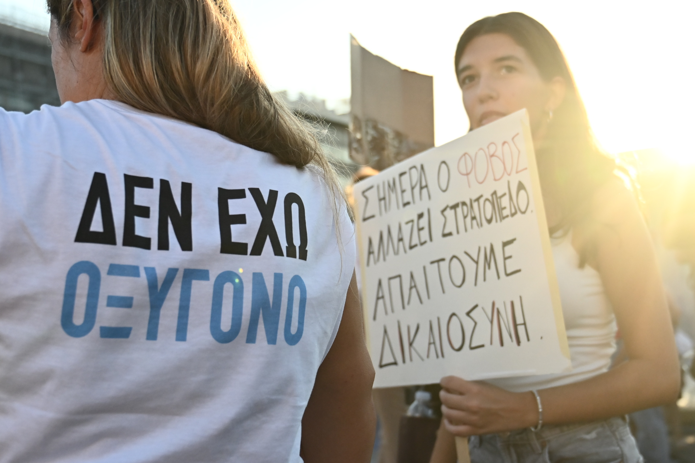 Πλήθος κόσμου στο Σύνταγμα στη συγκέντρωση για τη σιδηροδρομική τραγωδία στα Τέμπη
