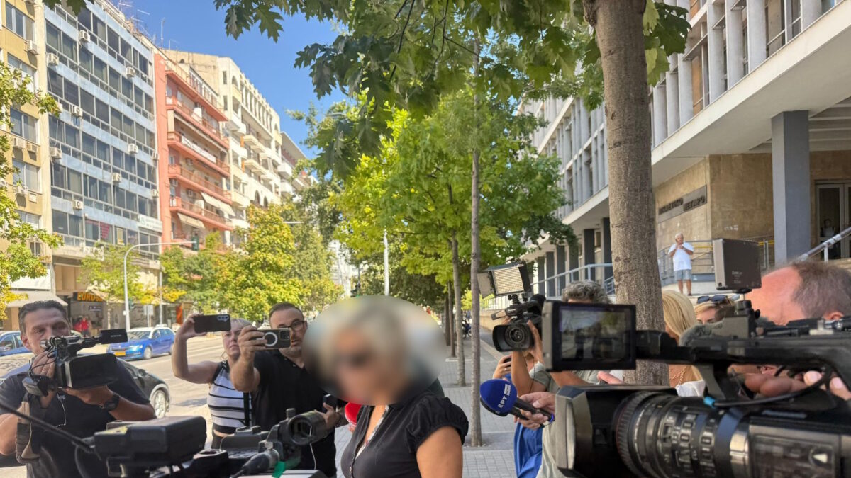 Θέρμη: Ελεύθερη με περιοριστικούς όρους η 45χρονη οδηγός της Porsche στο τροχαίο με 2 τραυματίες