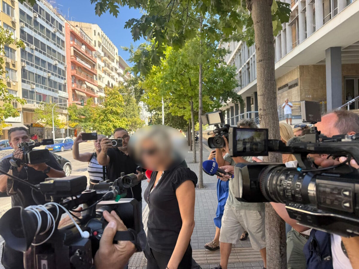 Θέρμη: Ελεύθερη με περιοριστικούς όρους η 45χρονη οδηγός της Porsche στο τροχαίο με 2 τραυματίες