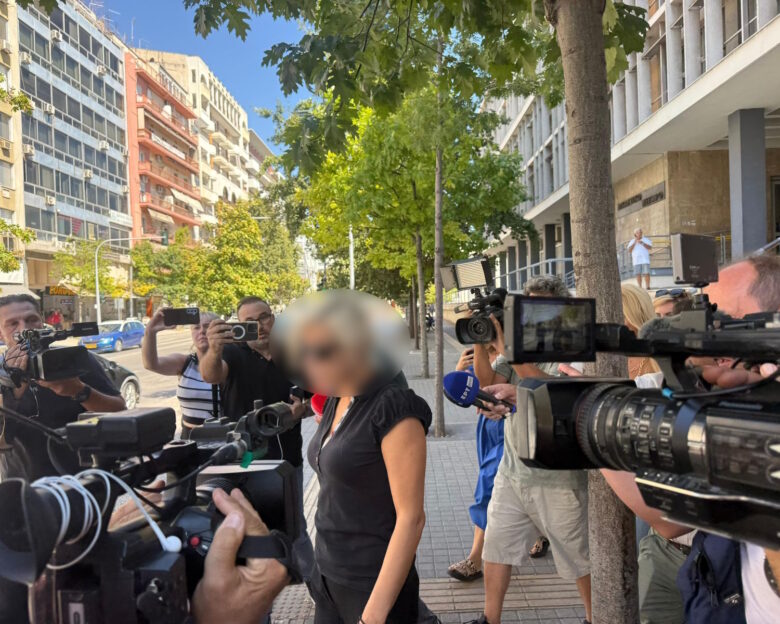 Θέρμη: Ελεύθερη με περιοριστικούς όρους η 45χρονη οδηγός της Porsche στο τροχαίο με 2 τραυματίες