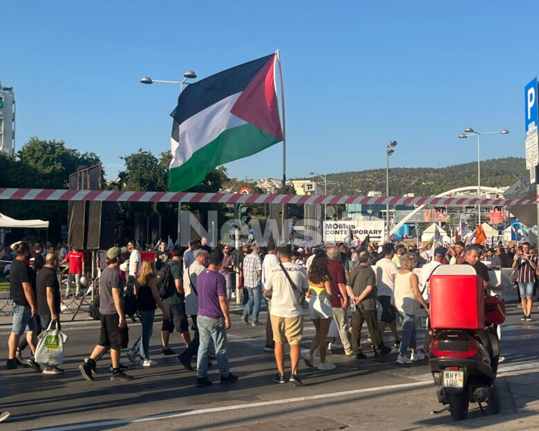 Θεσσαλονίκη: Πλήθος κόσμου σε νέες συγκεντρώσεις για τα Τέμπη – «Δεν θέλουμε επαφές με τους δολοφόνους των παιδιών μας»