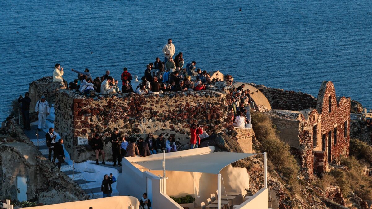 Τουρίστες στην Σαντορίνη