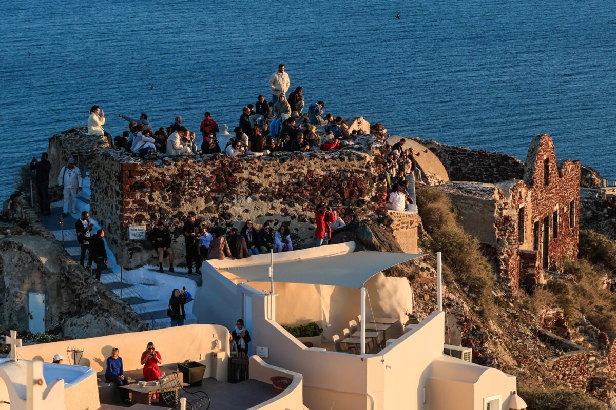 Τουρίστες στην Σαντορίνη