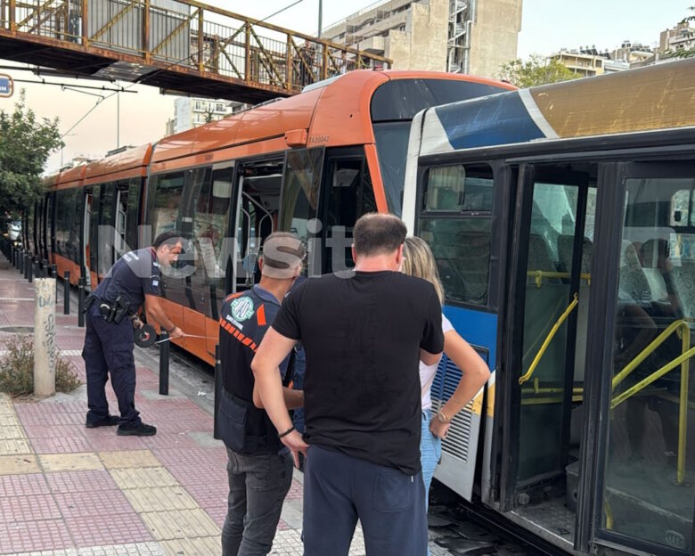 Τροχαίο στον Πειραιά: Λεωφορείο συγκρούστηκε με τραμ – 30 επιβάτες τραυματίστηκαν