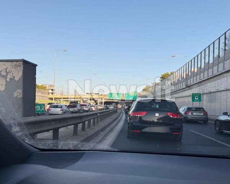 Τροχαίο στην Αττική Οδό μετά τα διόδια Κορωπίου, στο ρεύμα προς Ελευσίνα – Κυκλοφοριακό κομφούζιο
