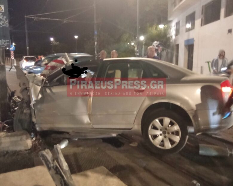 Πειραιάς: Σε κρίσιμη κατάσταση η 33χρονη από το τροχαίο δυστύχημα με θύμα τον 40χρονο – Σοκαριστικές φωτογραφίες από το σημείο