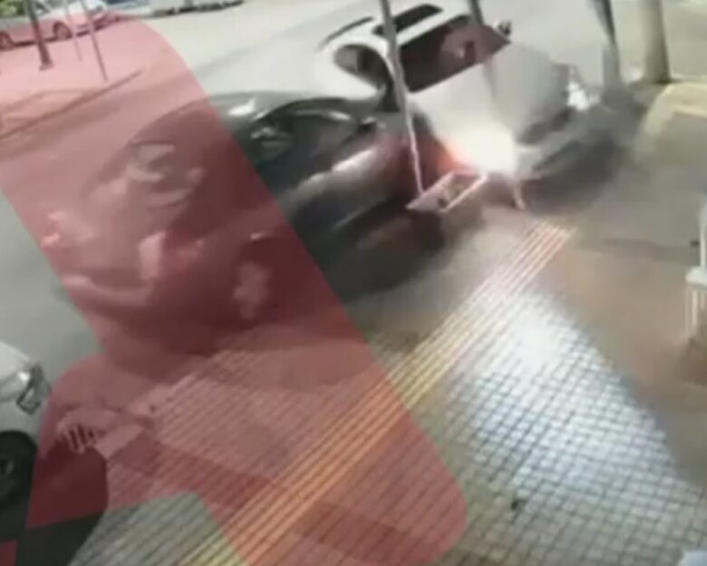 Ίλιον: Βίντεο ντοκουμέντο με την τρελή πορεία του αυτοκινήτου που ντελαπάρισε – Ξήλωσε κολόνες και χτύπησε 2 αυτοκίνητα