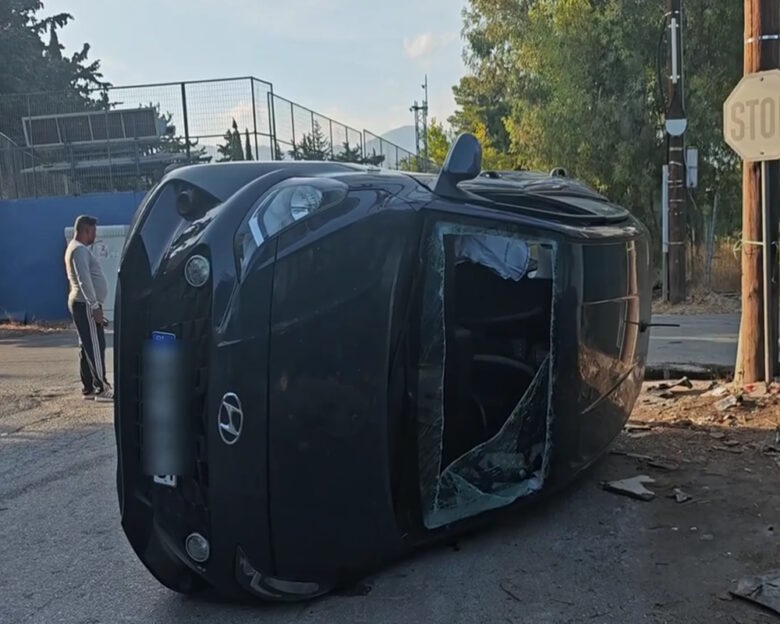 Κηφισιά: Σφοδρή σύγκρουση δύο αυτοκινήτων σε τροχαίο – Απεγκλωβίστηκε οδηγός με σοβαρά τραύματα