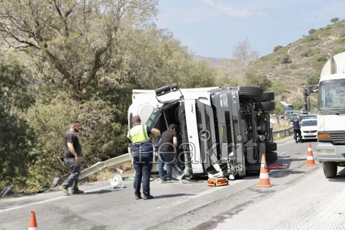 το φορτηγό στο σημείο του τροχαίου