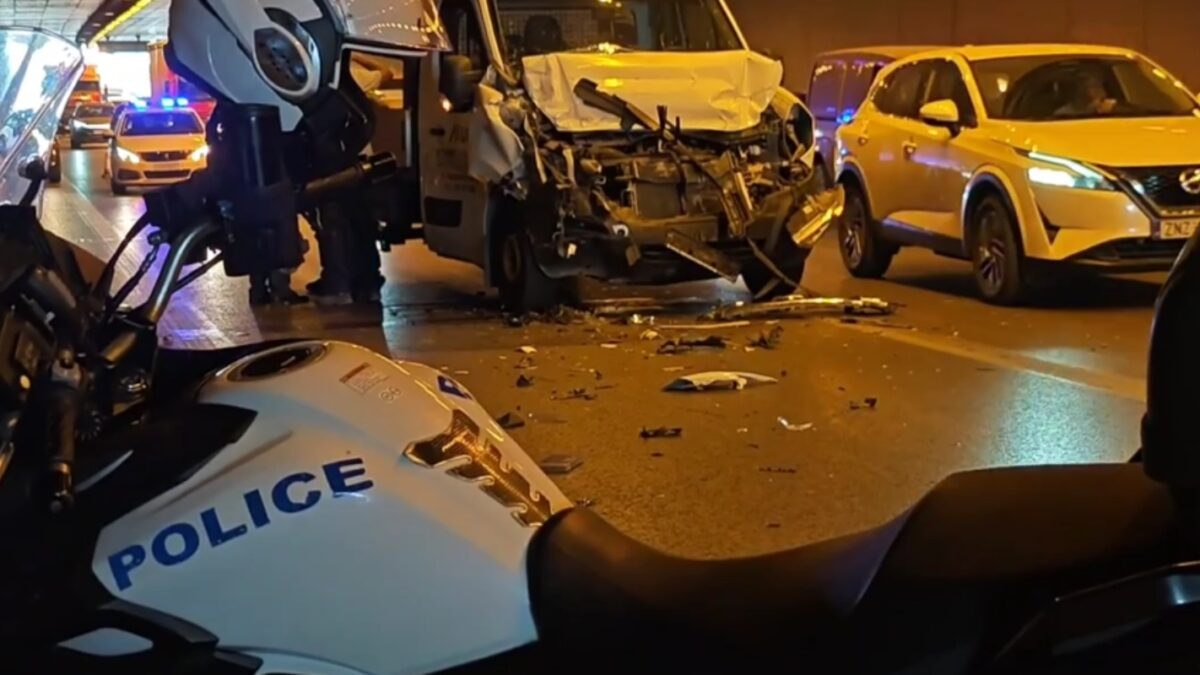 Φορτηγάκι τρακαρισμένο