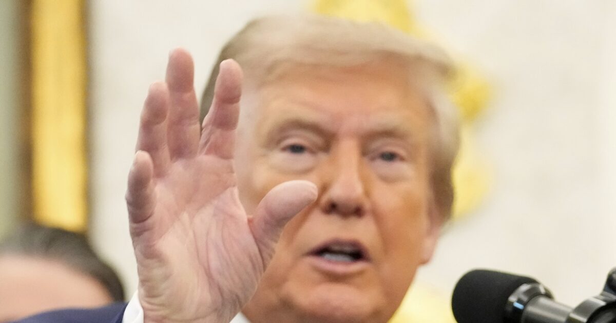 Donald Trump characterizes “fake news” but health problems but his make -up hands others show