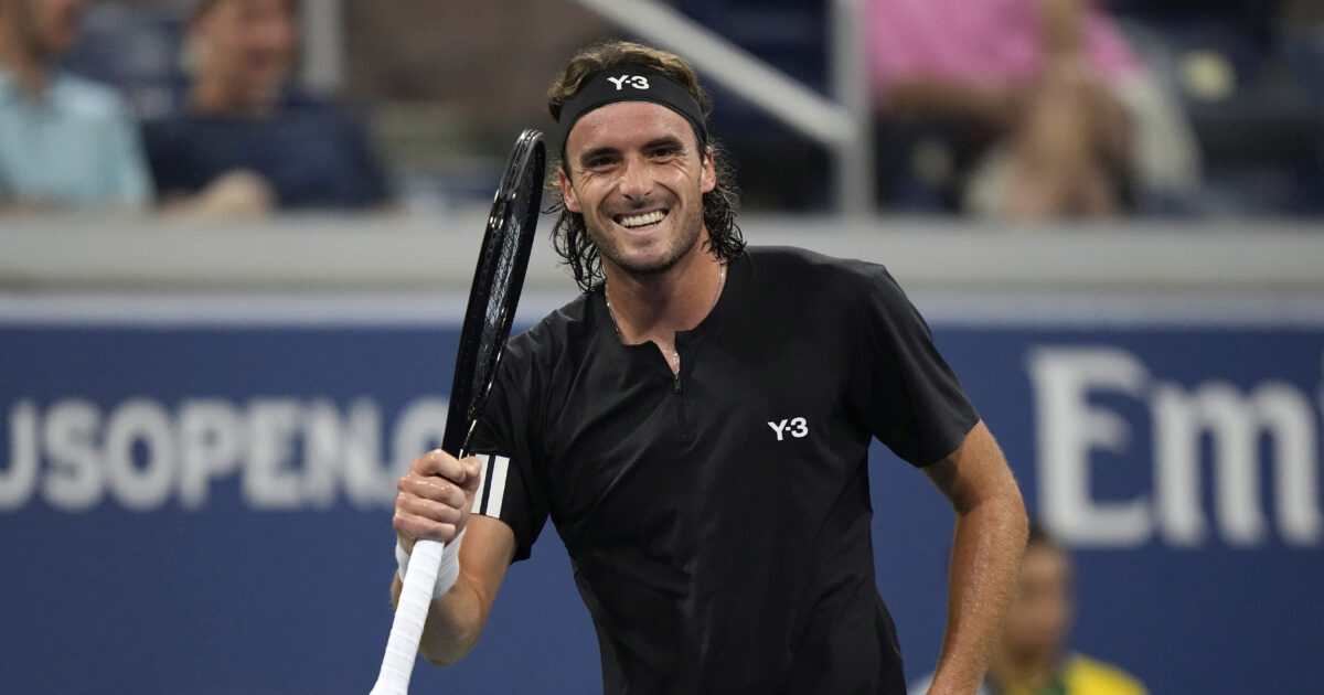 Stefanos Tsitsipas did unfollow those who followed on Instagram leaving only one person