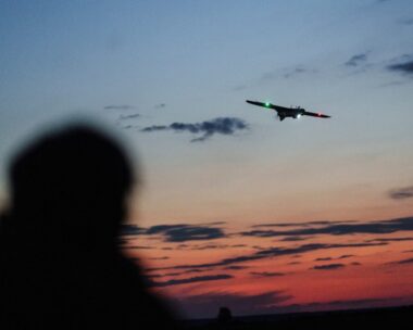 Drone σε αποστολή επιτήρησης και παρακολούθησης