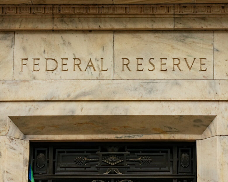 Σε τροχιά μείωσης επιτοκίων η Fed – Στο μικροσκόπιο η αγορά εργασίας και ο πληθωρισμός