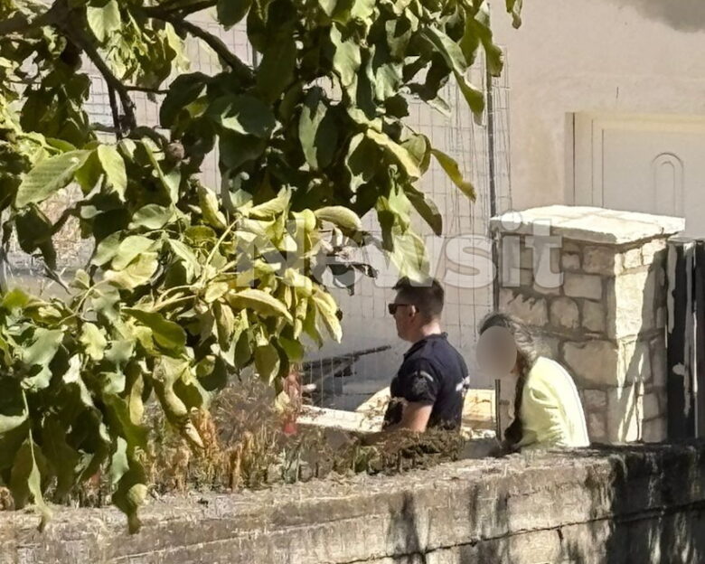 Βοιωτία: Η στιγμή της σύλληψης της 62χρονης Διευθύντριας του ΚΕΠ που έθαψε τη μητέρα της για να παίρνει τη σύνταξη