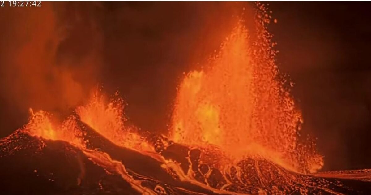Hawaii: spectacular eruption of the Kilauea volcano – Lava jets in 100 meters