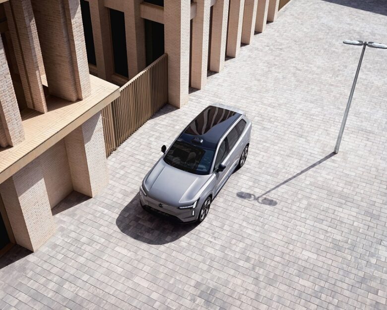 Volvo: Το αναβαθμισμένο EX90 φορτίζει ακόμα πιο γρήγορα