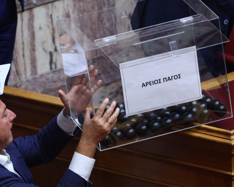 Τέμπη: Κληρώθηκαν τα μέλη του Δικαστικού Συμβουλίου που θα εξετάσουν την εμπλοκή του Κώστα Καραμανλή