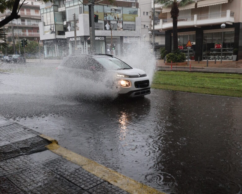 Καιρός: Επίμονες και ισχυρές καταιγίδες από τα ξημερώματα της Κυριακής και για 20 ώρες – Οι 10 περιοχές που θα επηρεαστούν