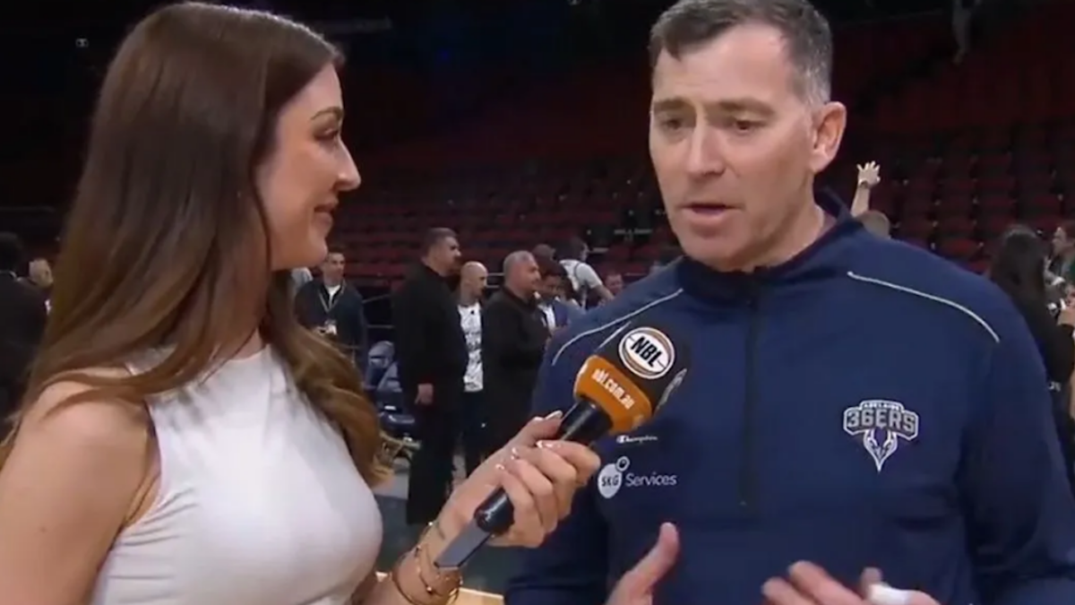 Ο Μάικ Γουέλς, προπονητής των Adelaide 36ers