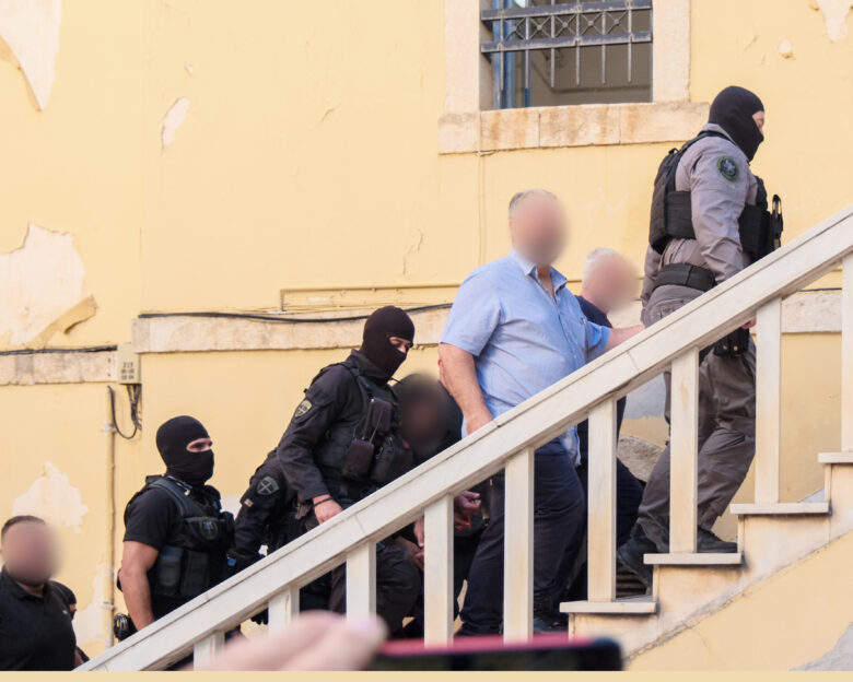 Χανιά: Απολογούνται 16 για την εγκληματική οργάνωση, ανάμεσά τους και ο αρχιμαφιόζος – «Μη φοβάσαι γίγαντα», του φώναζαν