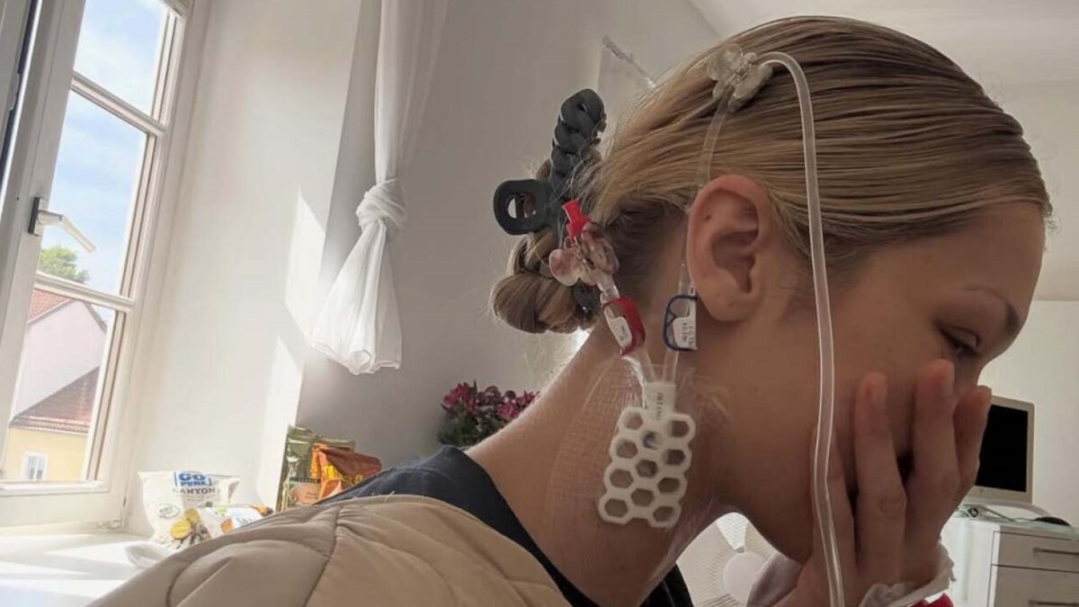 Η Μπέλα Χαντίντ στο νοσοκομείο, σε εικόνα που δημοσιοποίησε στο Instagram
