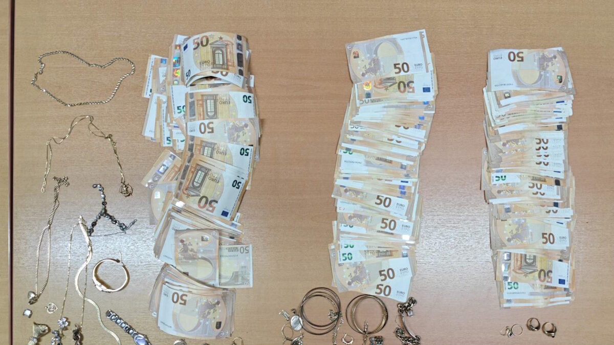 Κατασχεθέντα χρήματα και κοσμήματα από την Ελληνική Αστυνομία