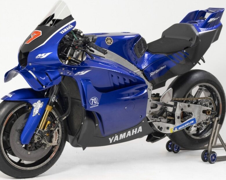 MotoGP: Στην πίστα η νέα Yamaha YZR-M1 με κινητήρα V4