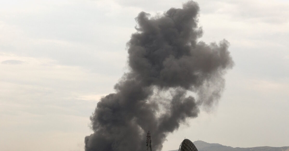 Yemen: Strong explosions and black smoke in Sanaa from Israel bombings against Houthi positions