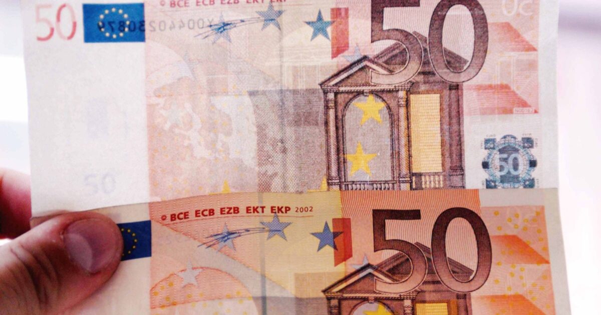 Kastoria: An elderly man was scattering 50 euros on the street – He was arrested and taken to a psychiatric clinic