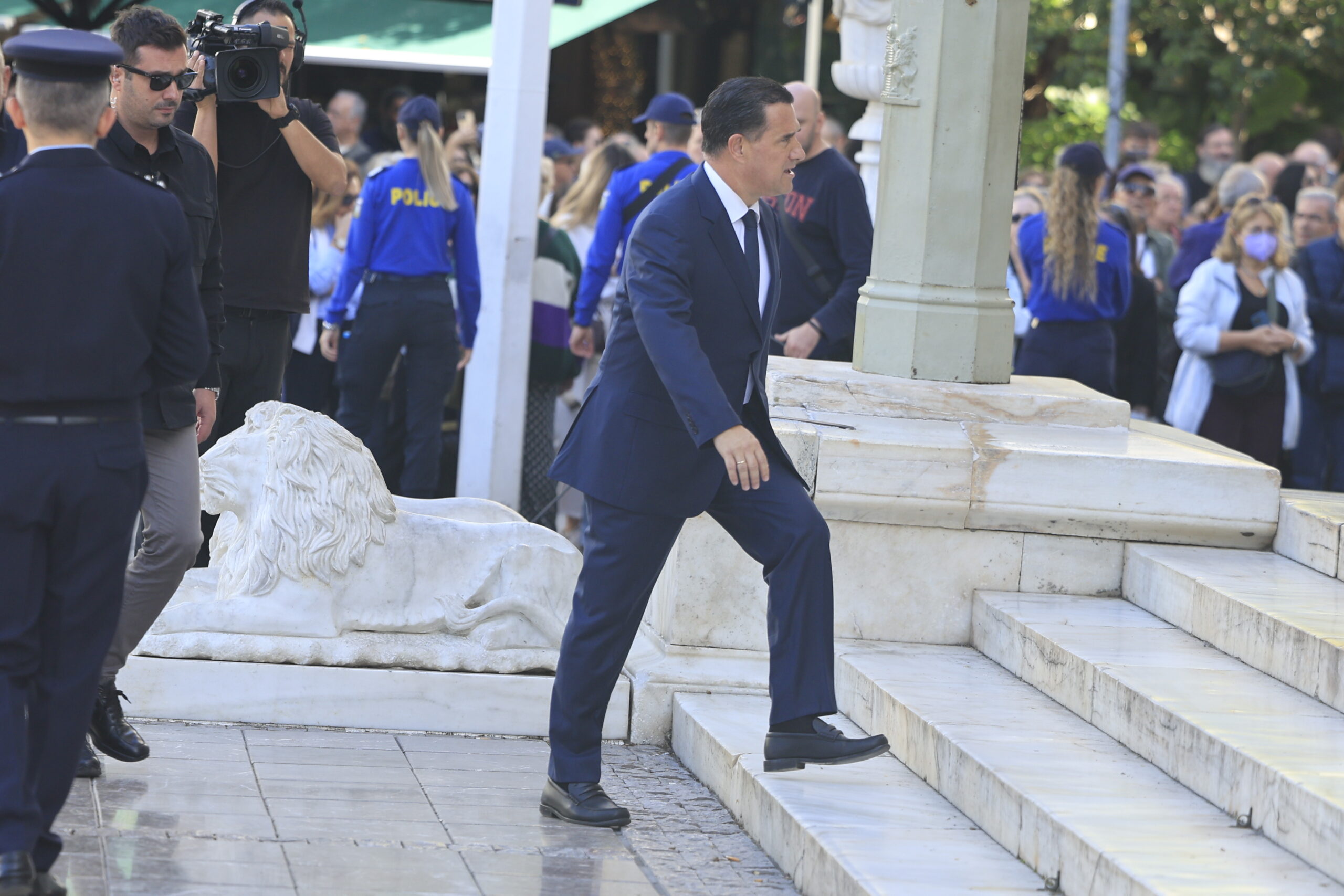 Κηδεία Διονύση Σαββόπουλου. Εξόδιος ακολουθία στη Μητρόπολη Αθηνών.Σάββατο 25 Οκτωβρίου 2025   (ΓΙΩΡΓΟΣ ΚΟΝΤΑΡΙΝΗΣ/EUROKINISSI)