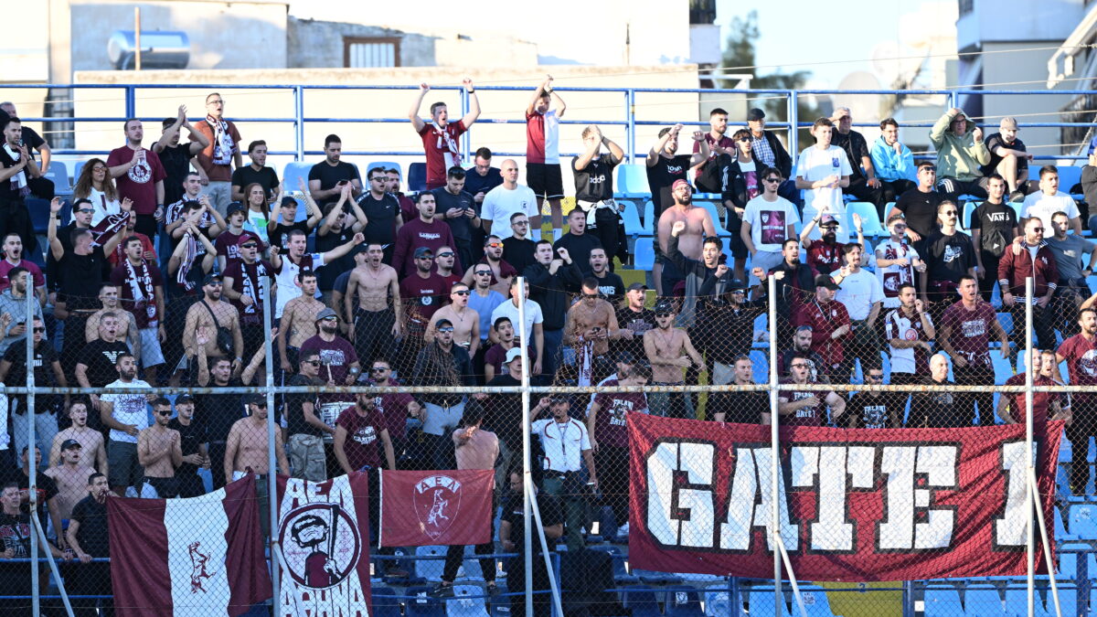 Οι οπαδοί της ΑΕΛ στο Περιστέρι (ΑΝΤΩΝΗΣ ΝΙΚΟΛΟΠΟΥΛΟΣ