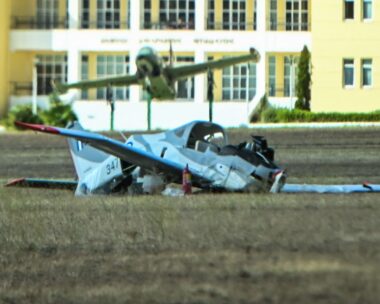 Το αεροπλάνο που κατέπεσε στην αεροπορική βάση στο Τατόι